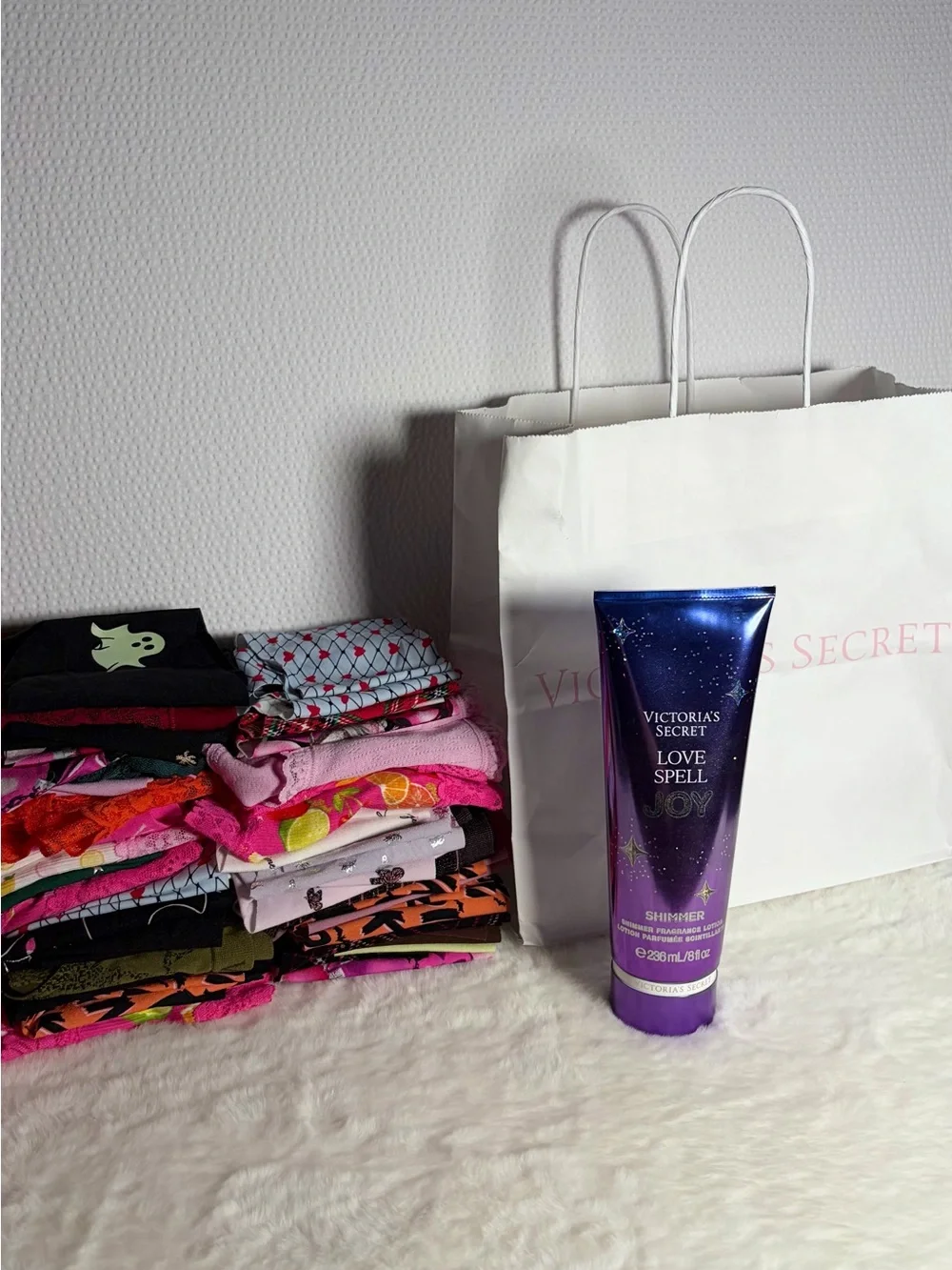 Victoria’s Secret - LOVE SPELL JOY Shimmer Fragrance Lotion